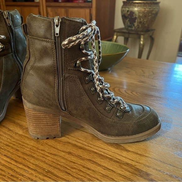 CARLOS BY CARLOS SANTANA Ardent Booties women’s boots size 8.5 lug chunky heels - Picture 6 of 9